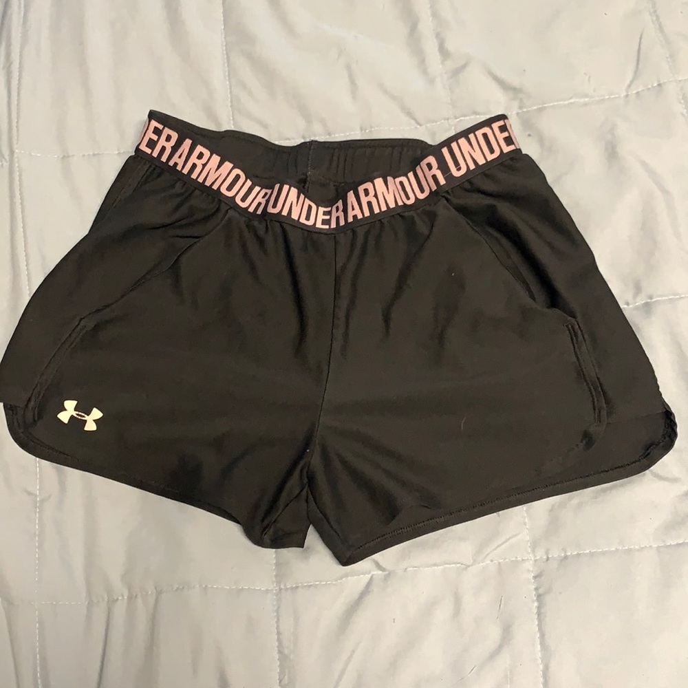 Black Under Armor shorts with pockets